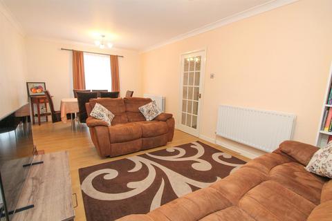 2 bedroom flat for sale, Maldon Road, Wallington SM6