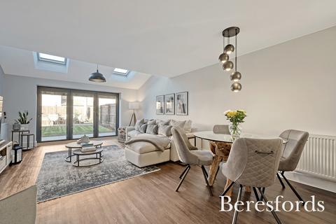 6 Croot Place, Runwell, Wickford, SS11 7LB