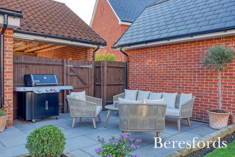 6 Croot Place, Runwell, Wickford, SS11 7LB