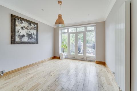 4 bedroom semi-detached house to rent, Lakenheath, Southgate, London