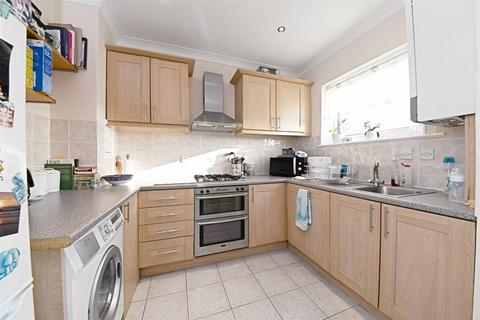 2 bedroom flat to rent, Rowlands Close, Mill Hill