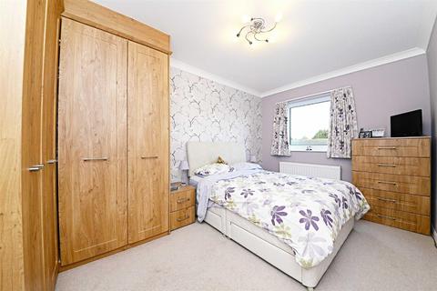 2 bedroom flat to rent, Rowlands Close, Mill Hill