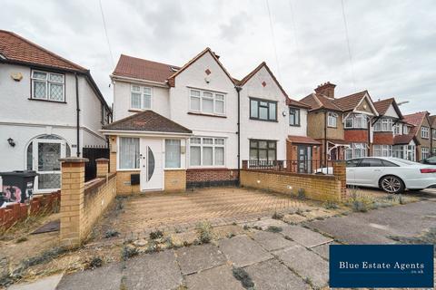 4 bedroom semi-detached house for sale, Meadow Waye, Hounslow, TW5