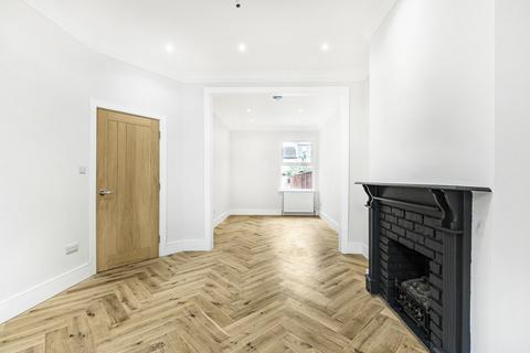 3 bedroom terraced house to rent, Elsenham Road, Newham
