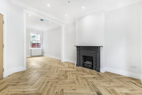 3 bedroom terraced house to rent, Elsenham Road, Newham