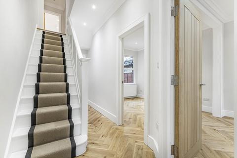 3 bedroom terraced house to rent, Elsenham Road, Newham