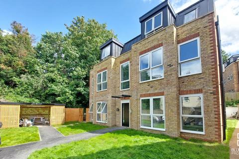 3 bedroom flat to rent, Temple Road, Croydon