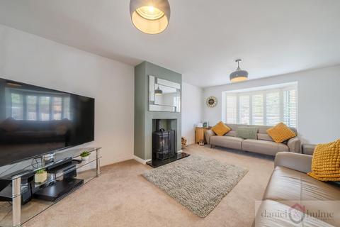 32 Ashenhurst Way, Leek, ST13 5SB