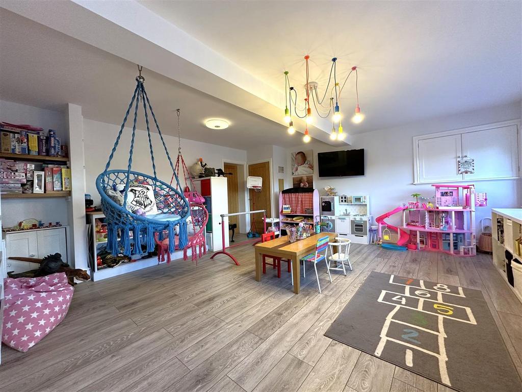 Family/ Play Room 793