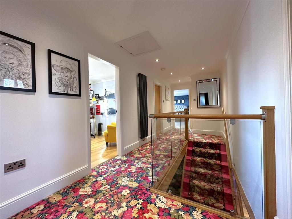 Galleried First Floor Landing 781