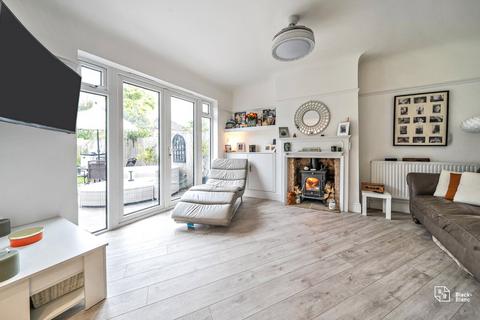 17 Hawkhurst Way, West Wickham, BR4 9PE