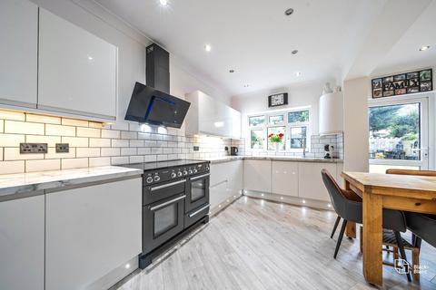 17 Hawkhurst Way, West Wickham, BR4 9PE