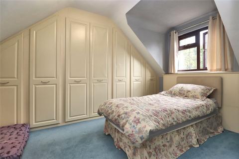 27 Apers Avenue, Woking, GU22 9NB