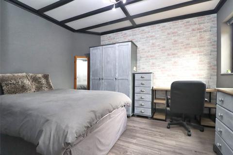 27 Apers Avenue, Woking, GU22 9NB