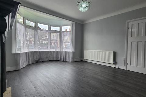 3 bedroom terraced house for sale, Highcliffe Gardens, Redbridge