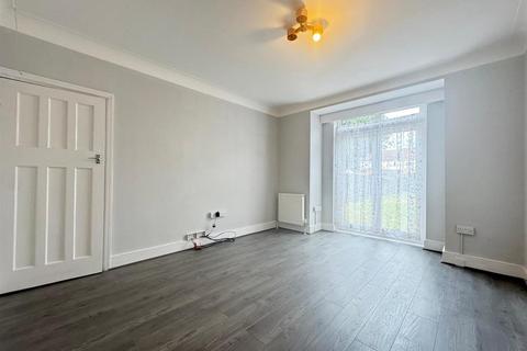 3 bedroom terraced house for sale, Highcliffe Gardens, Redbridge