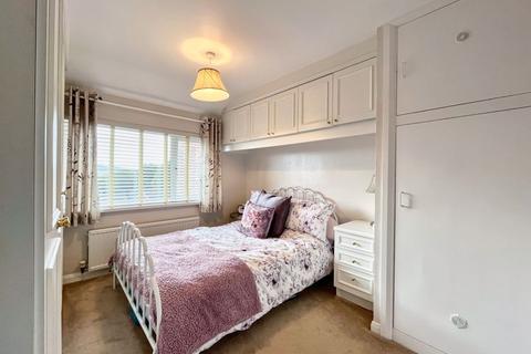 10 Castle Drive, Neath, SA11 3UY
