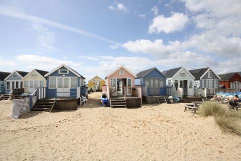 1 bedroom property for sale, Mudeford Sand Spit, Christchurch Hut 177