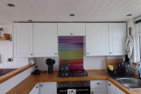 1 bedroom property for sale, Mudeford Sand Spit, Christchurch Hut 177