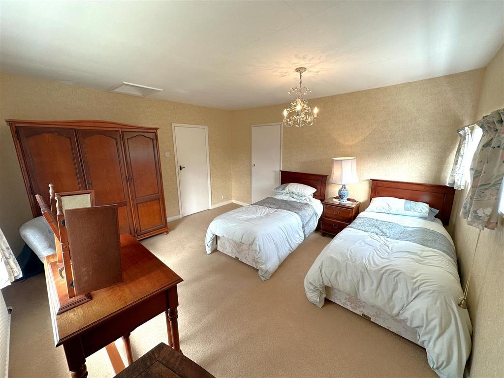 Bedroom One Into En-Suite 747