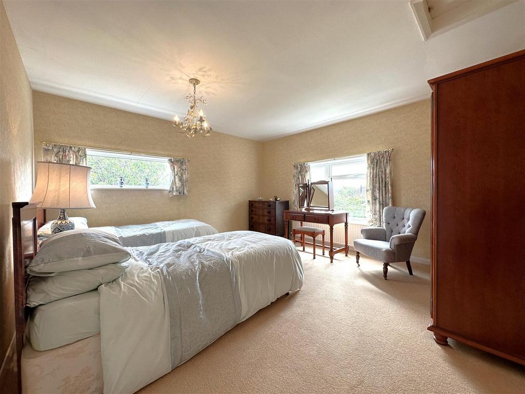 Dual-Aspect Master Bedroom 745