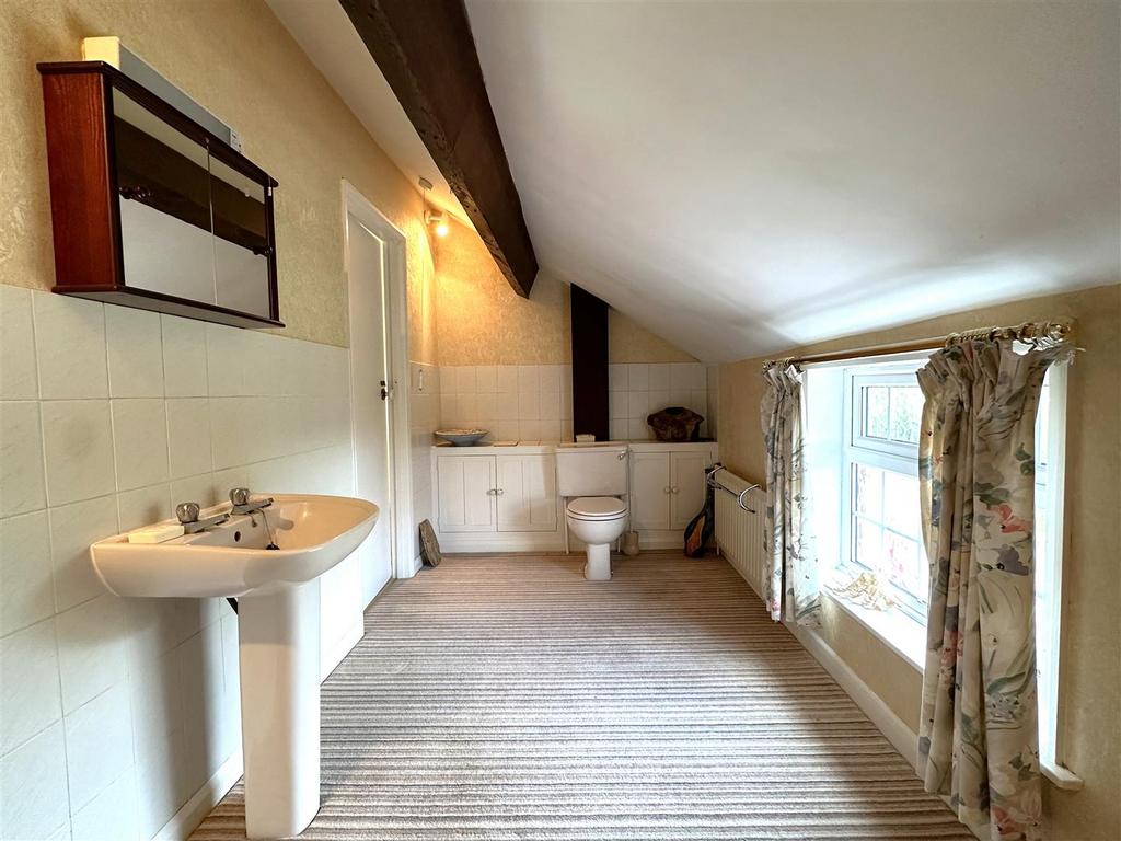 Large En-Suite Aspect Two 755