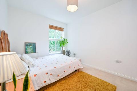 1 bedroom flat for sale, Palladian Gardens, Chiswick, London, W4