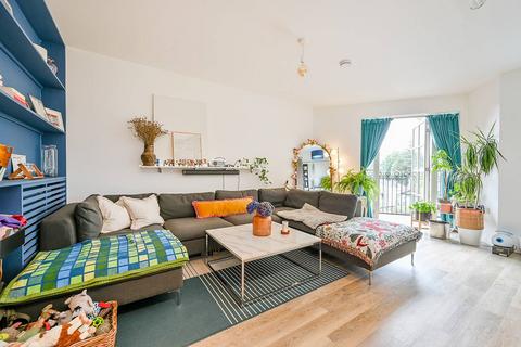 1 bedroom flat for sale, Palladian Gardens, Chiswick, London, W4