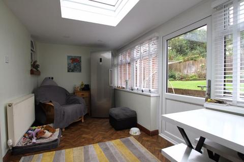 30 Lower Road, Temple Ewell, Dover, CT16 3DX
