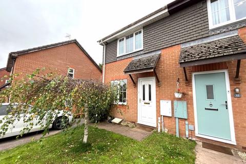 2 bedroom house to rent, Oak Close, Exeter