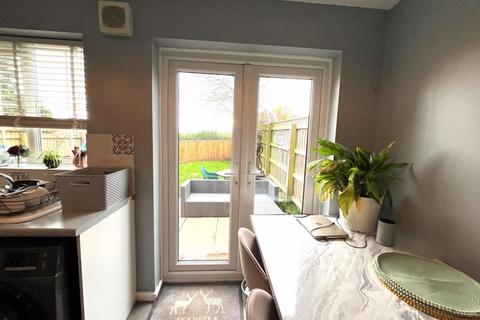 2 bedroom house to rent, Oak Close, Exeter