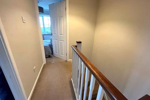 2 bedroom house to rent, Oak Close, Exeter