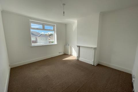 2 bedroom flat to rent, Kings Hill Avenue, Porthcawl CF36