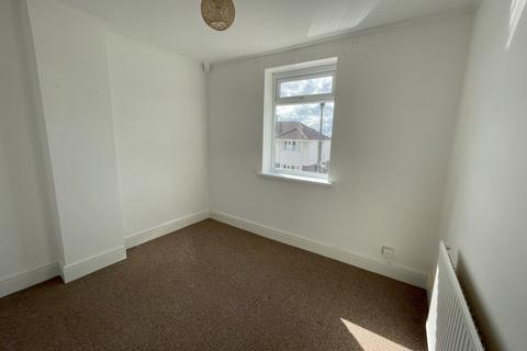 2 bedroom flat to rent, Kings Hill Avenue, Porthcawl CF36