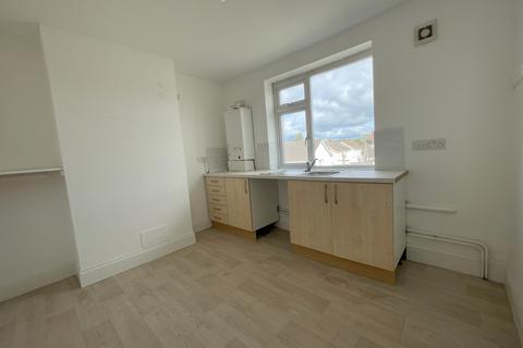 2 bedroom flat to rent, Kings Hill Avenue, Porthcawl CF36