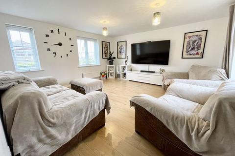 4 bedroom detached house for sale, Aylesbury Drive, Dunstable