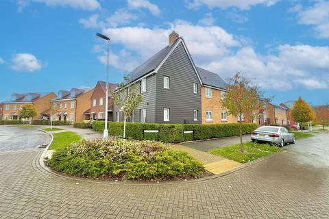 4 bedroom detached house for sale, Aylesbury Drive, Dunstable