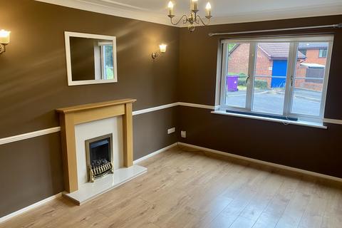 3 bedroom detached house to rent, Kestrel Rise, WV6 9LU