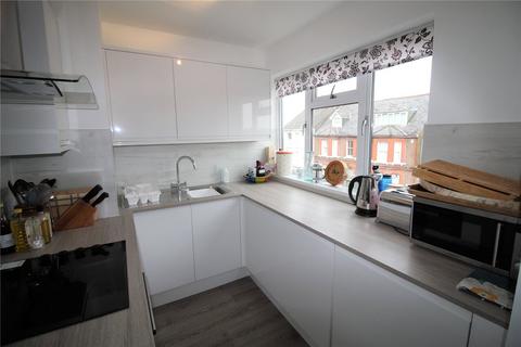 2 bedroom flat to rent, Bay Court, Doctors Commons Road