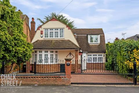 4 bedroom detached house for sale, Wingletye Lane, Hornchurch, RM11