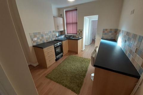 2 bedroom terraced house to rent, Station Street, LE18 4TH