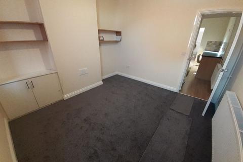 2 bedroom terraced house to rent, Station Street, LE18 4TH