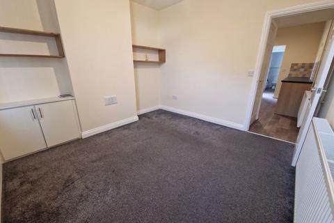 2 bedroom terraced house to rent, Station Street, LE18 4TH