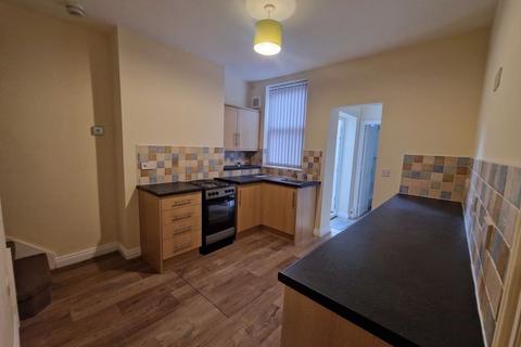 2 bedroom terraced house to rent, Station Street, LE18 4TH