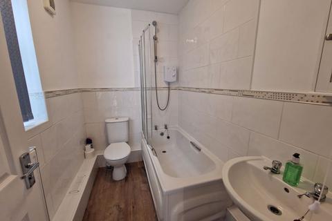 2 bedroom terraced house to rent, Station Street, LE18 4TH