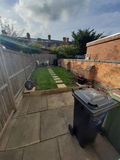 2 bedroom terraced house to rent, Station Street, LE18 4TH