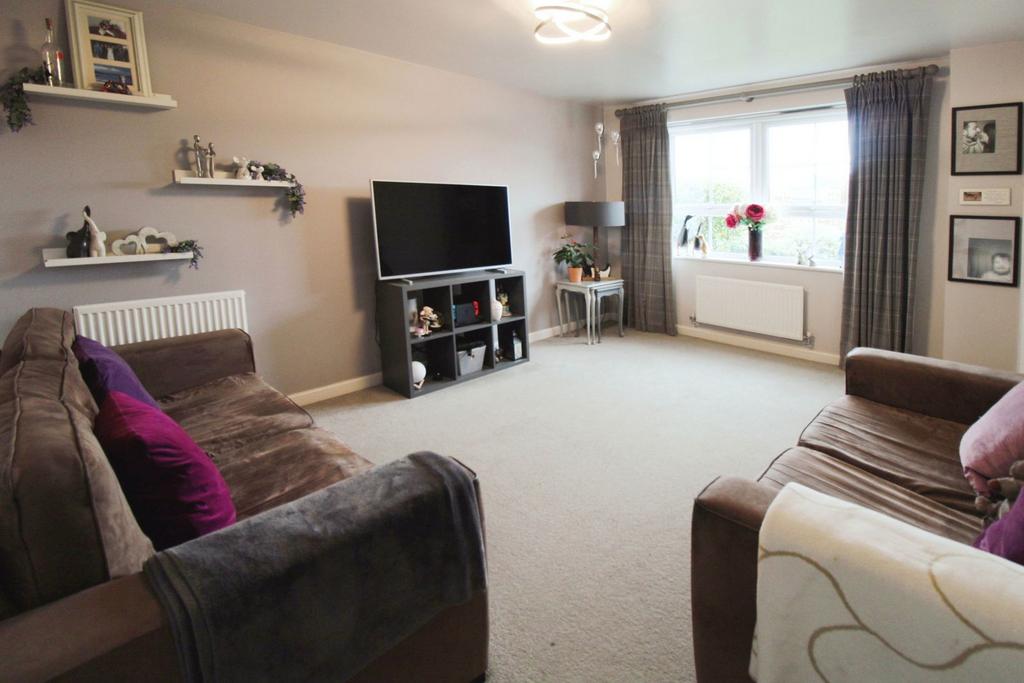 Fairfield Avenue, Carlton DN14 4 bed detached house for sale £300,000