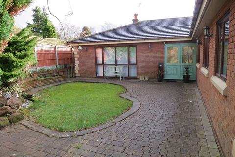 4 bedroom detached bungalow to rent, Woodhart Lane, Chorley PR7