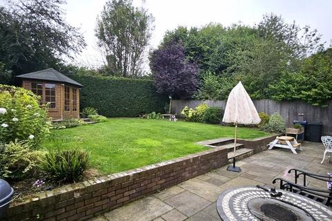 3 bedroom bungalow to rent, Aylesbury Road, Great Missenden HP16