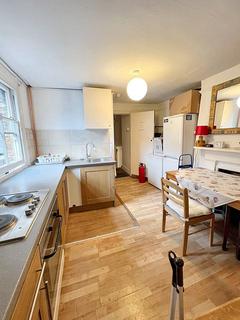 1 bedroom in a flat share to rent, Stoke Newington Church Street, London N16